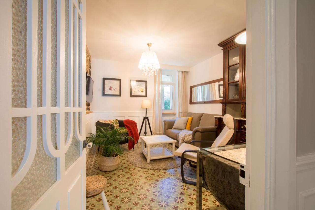 Casa Del Ancla * Muros